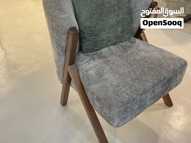 كرسي خشبي مفرد