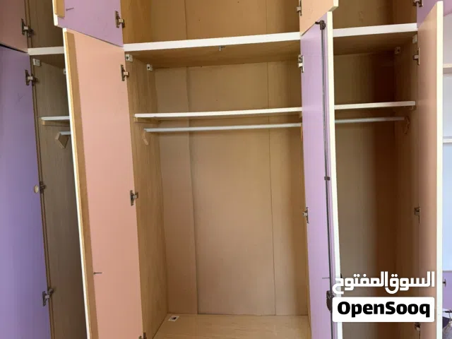 غرف نوم مستعمله بحاله ممتازه مع طاوله وبرادي الموقع الكرك للبيع المستعمل بافضل الاسعار 100دينار