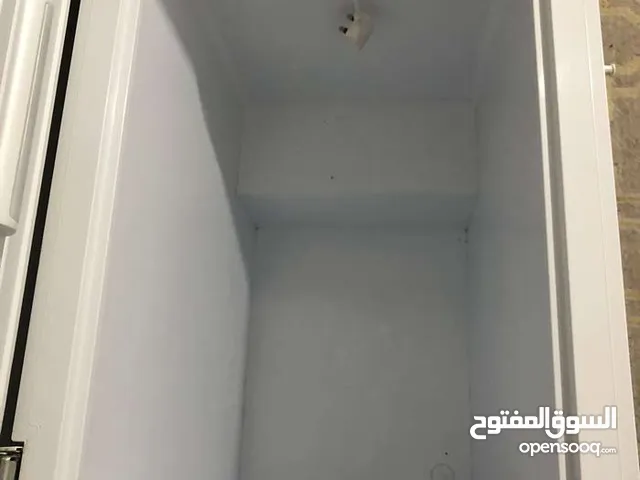 يوجد فريزر ارضي بحالة جيدة جدا