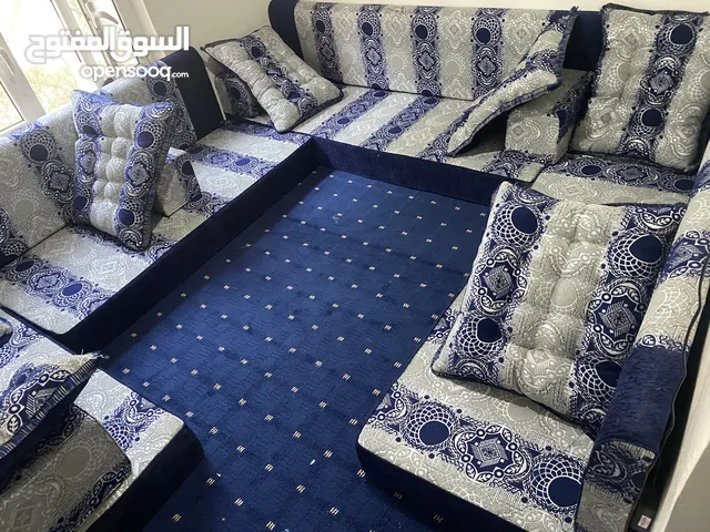 مجلس عربي مستخدم نظيف