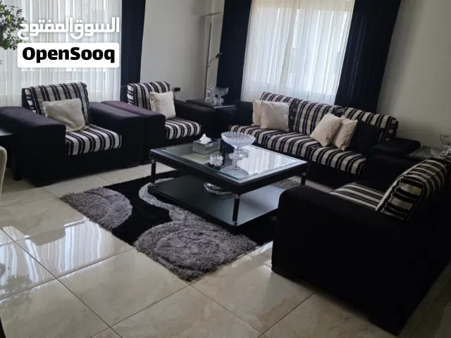 طقم كنب مودرن نظيف جدًا للبيع – ثلاثية + ثنائية + مفردين