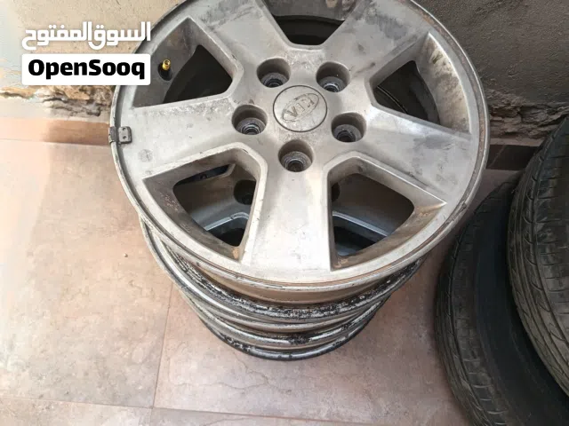 أربعة ديسكوات كيا سيراتو رقم 15 فيهم واحد في كسر