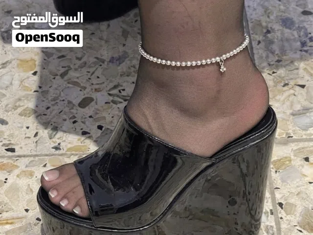 احذية وشحاطات مستعملة للبيع