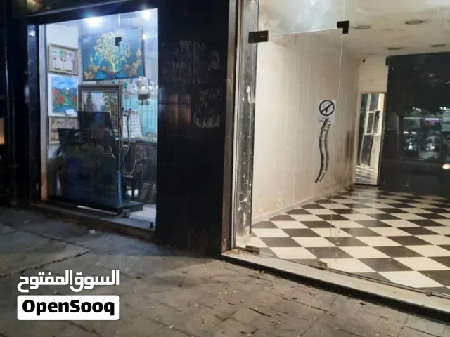 محل يتوفر على الكهرباء و الماء