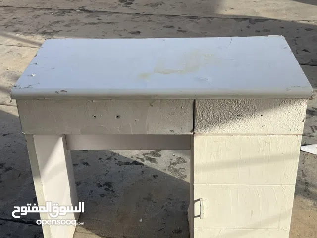 ميز دراسة مستعمل