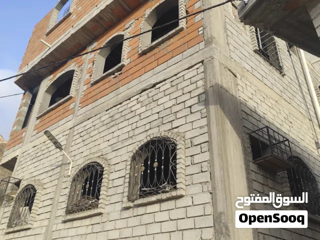 للبيع عمارة ثلاثة دور في باجعمان خلف الأمن السياسي سابقاً مطلة على خور المكلا منظر خيالي