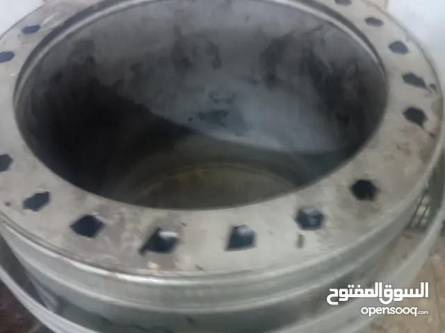 تنور غاز مع منظم أو صوندة للبيع مستخدم نضيف. نوعه ستيل بسرعة يحمة.