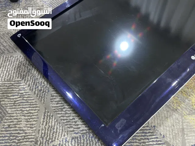 شاشة LG نضيف شوي ما فيه شي الشاشه شغاله مب غربانه وا الصوت واضح