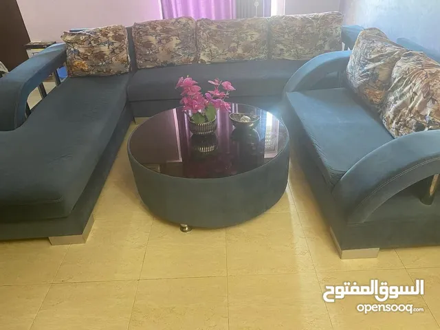 طقم كنب لغرف الجلوس فاخر وراقي والبيع بداعي السفر