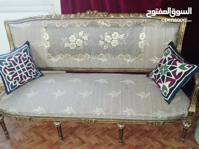 صالون مستعمل للبيع كنبه ثلاثيه و 4 كراسي و ترابيزه برخامه