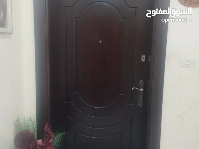 باب شقة للبيع