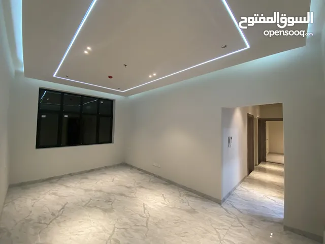 اخر شقة / سعر مميز جديدة اول ساكن 3 غرف نوم في موقع مميز قرب الخدمات !