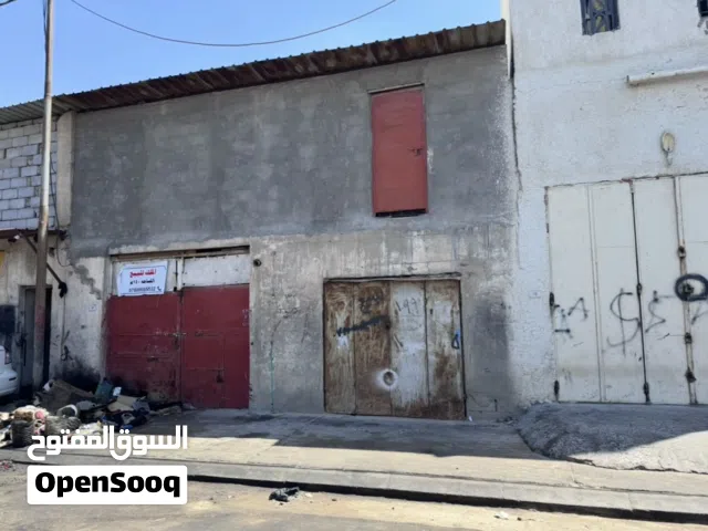 مخزن ويحتوي على محل صغير المساحة 140 متر طابقين