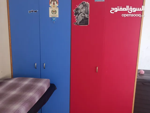 خزانة وكمدينة خشب لاتيه نظيف
