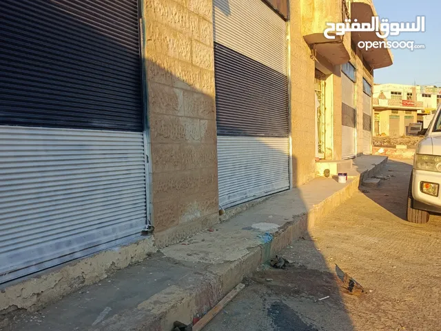 مخازن تجارية وشقتين للبيع اربد الاشرفية الشارع الرئيسي