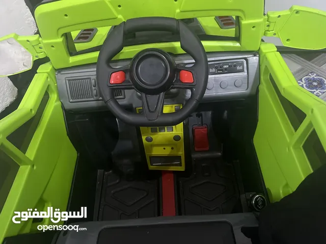 سيارة اطفال