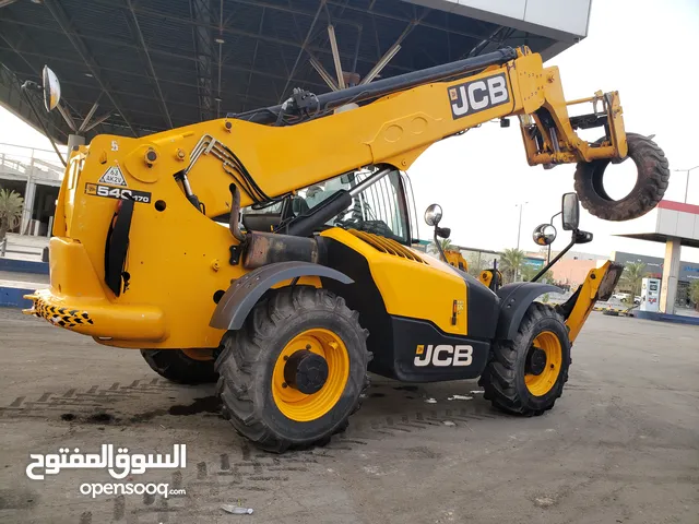 للايجار تلسكوبيه JCB سفتي