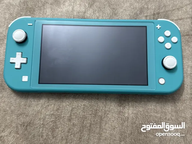 نينتندو سويتش لايت معه أربع ألعاب وشاشة حماية وكفر للجهاز.