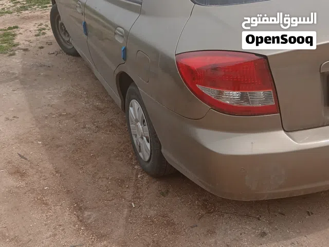 2004, كيا, ريو, Standard