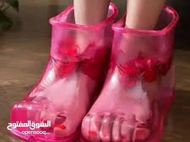 للبودكيرومناكير المنزلي أو الصالونات للاقدام 14دينار بس لوضع الماء للأقدام