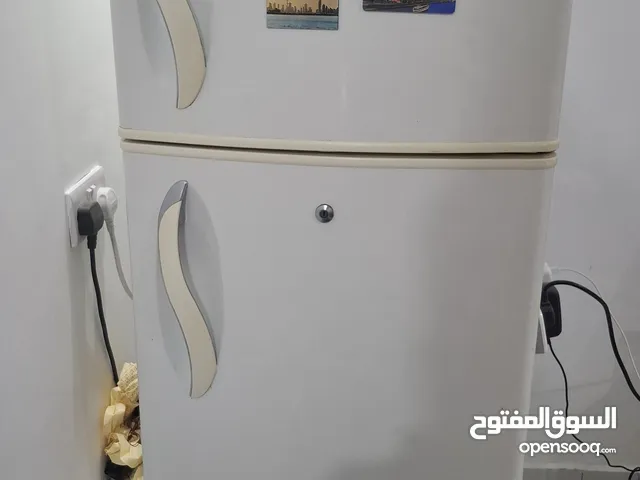 ثلاجة ال جي 14 قدم ممتازة دي فروست تجميد وتبريد فوق الممتاز السالمية قطعه 10 .
