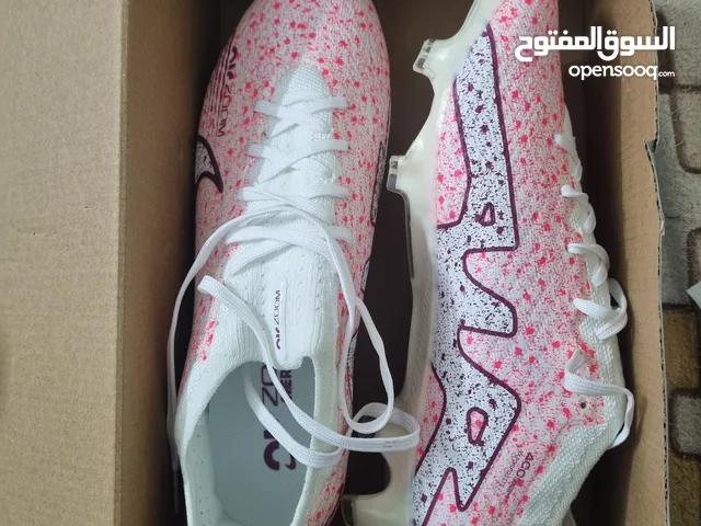 حذاء براغي اصلي للمعشب