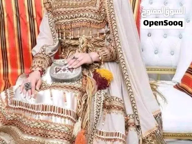 Robe kabyle beige et en colère