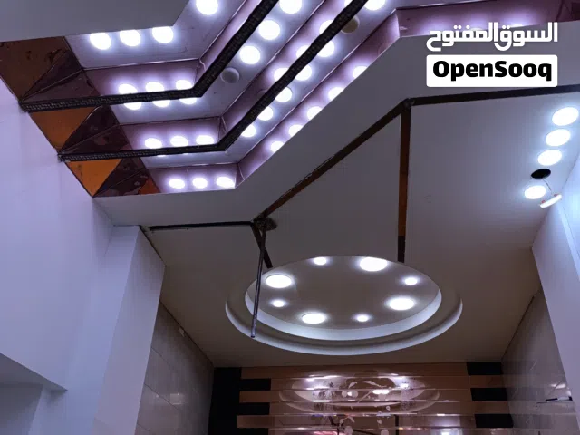 محل تجاري في شارع الجامعه مقابل البوابه الغربية لجامعه اليرموك