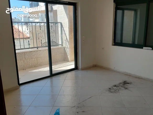 الشقة دور تالت 130 متر