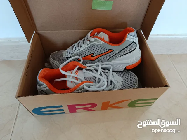 40 Sport Shoes in Al Dakhiliya