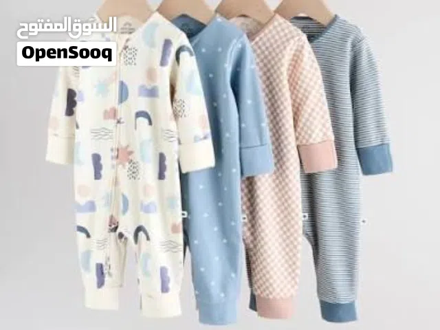 محتاجه مساعده ملابس رضع