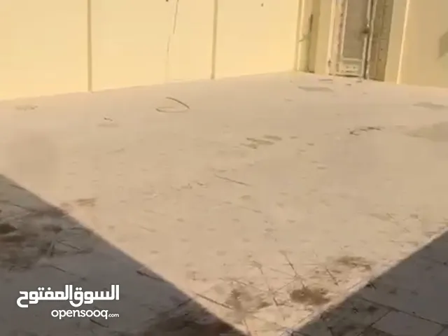 للايجار فيلا في ام العمد 6 غرف مجلس صاله ملحق حوش مكيفة الدورالاول غرفه ومجلس وصاله وحمامين ومطبخ