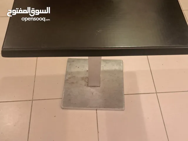 طاولة  رخام صناعي  صناعة فرنسية بحالة جيدة جدا