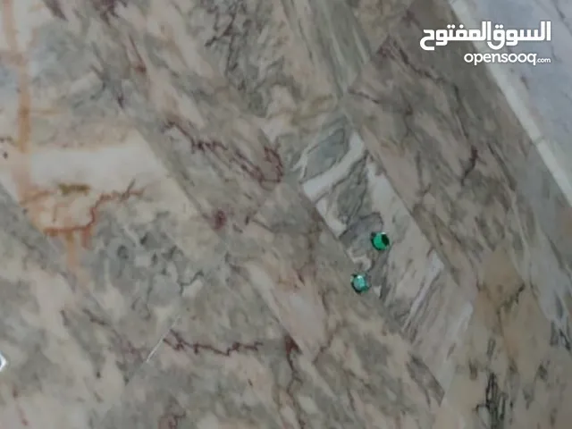 معلم بلاط لتركيب السيراميك والبورسلان
