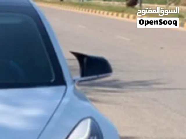 2022 تيسلا موديل 3 Mid Range