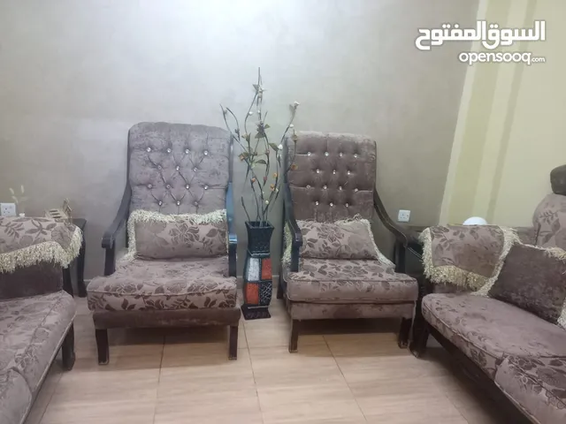 كنب غرفة ضيوف مستعمل للبيع سعره قابل للتفاوض