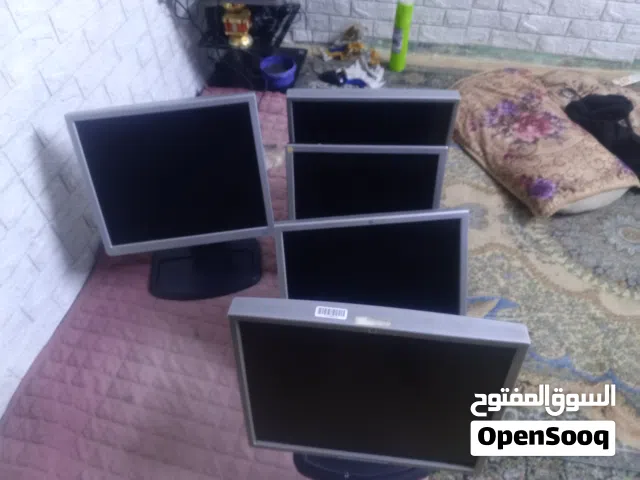 شاشات حاسبات وكاميرات