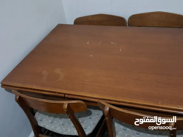 خشب ثقيل مع 4 كراسي