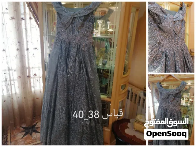 فساتين مستعمل لمدة ساعتين بحالة الجديد جميع الفساتين المعروض بسعر 10  دنانير.