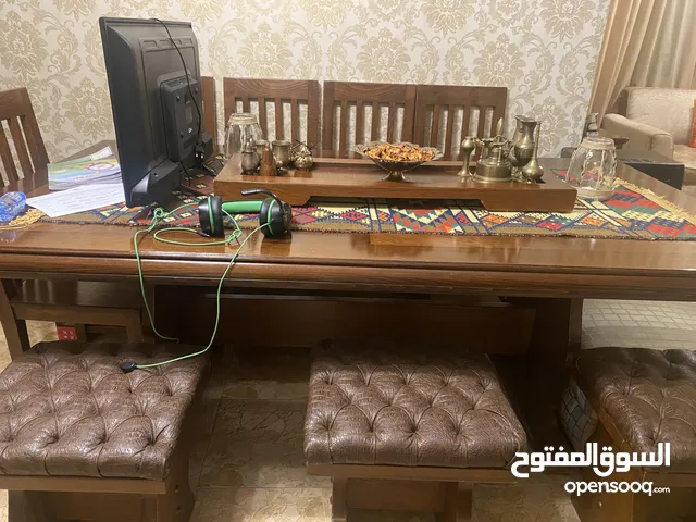 غرفة ضيوف 7 مقاعد بحالة جيدة جدا وطاولة سفرة 8 مقاعد بحالة جيدة خشب بلوط وغسالة