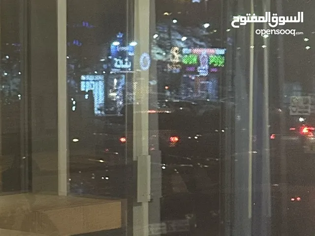 للبيع والخلو موقع حيوي مطعم مجهز بالكامل ايجار 690 – بدون الرخصة