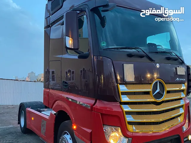 Tractor Unit Mercedes Benz 2016 in Kuwait City