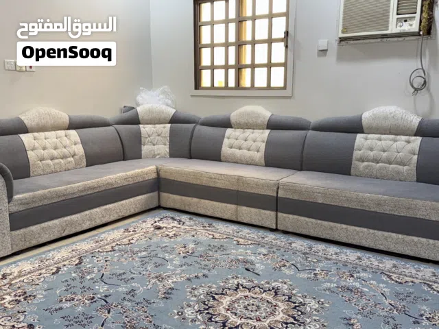 للبيع كنب تنفع للبر او لصالة بيت استعمال خفيف تسع كراسي مع زاوية بسعر (100 دينار ) وقابل بشي بسيط