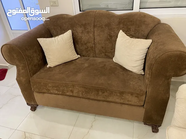 كنب صالون بحالة جيدة 7 مقاعد