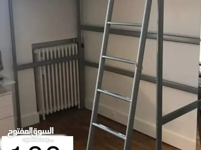 سرير ايكيا مستعمل بدون الفرشة
