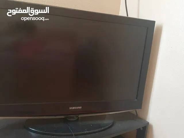شاشة تلفزيون سامسونغ LCD 32 بوصة مع حامل جداري