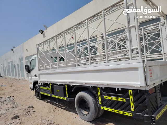 يوجد لدينا خدمة نقل وتوصيل بضائع We have a transportation and delivery service.