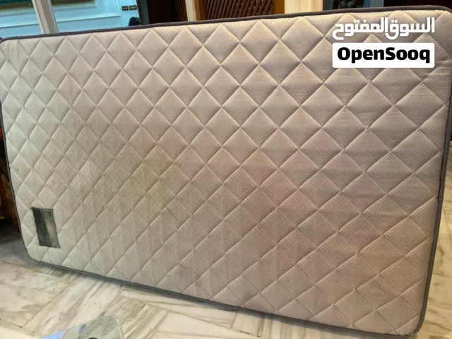 فرشة زمبركية حالة ممتازة 120*200