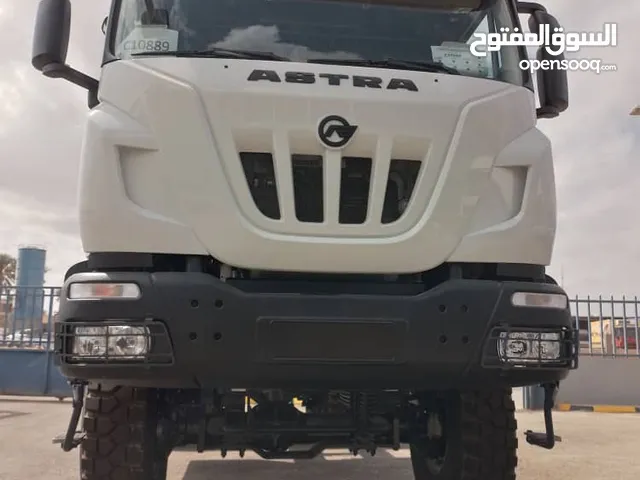 Tractor Unit Iveco 2016 in Tripoli