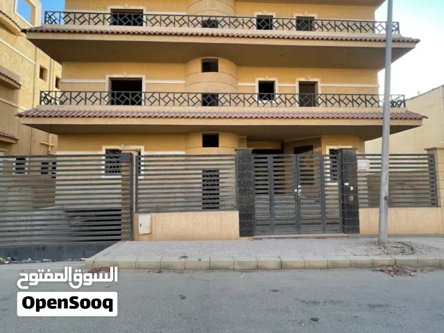 ڤيلا لقطهههه حرفياً للبيع في مدينة الشروق  فيلا نص تشطيب  في الحي الثاني غرب فيلات المساحه 400م